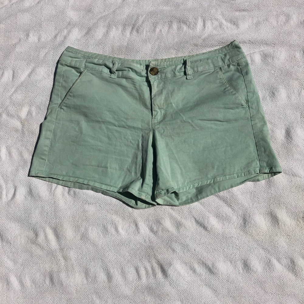 AE Light Mint Green Twill Midi Shorts size 10